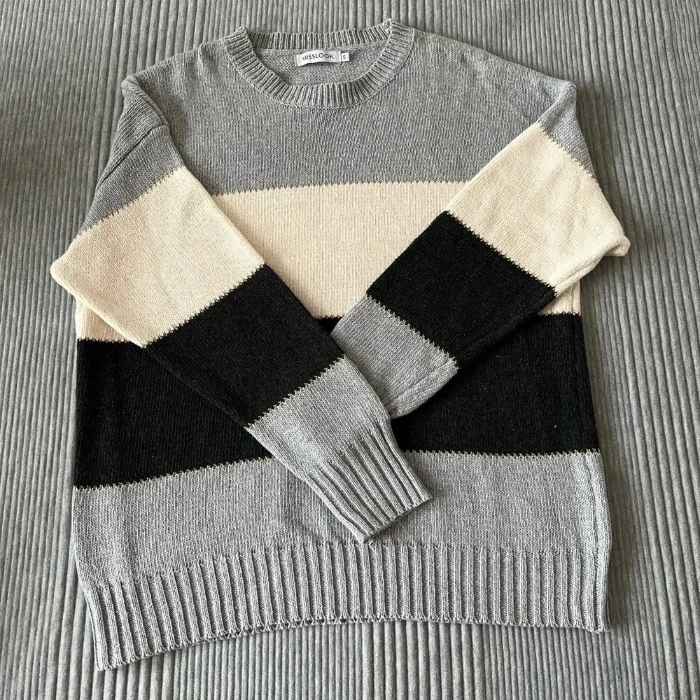 Misslook Women’s Crew Black Cream Grey Neck Striped Sweatshirt sz S gently worn